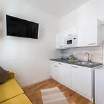 Peter's Square Apartment Prague